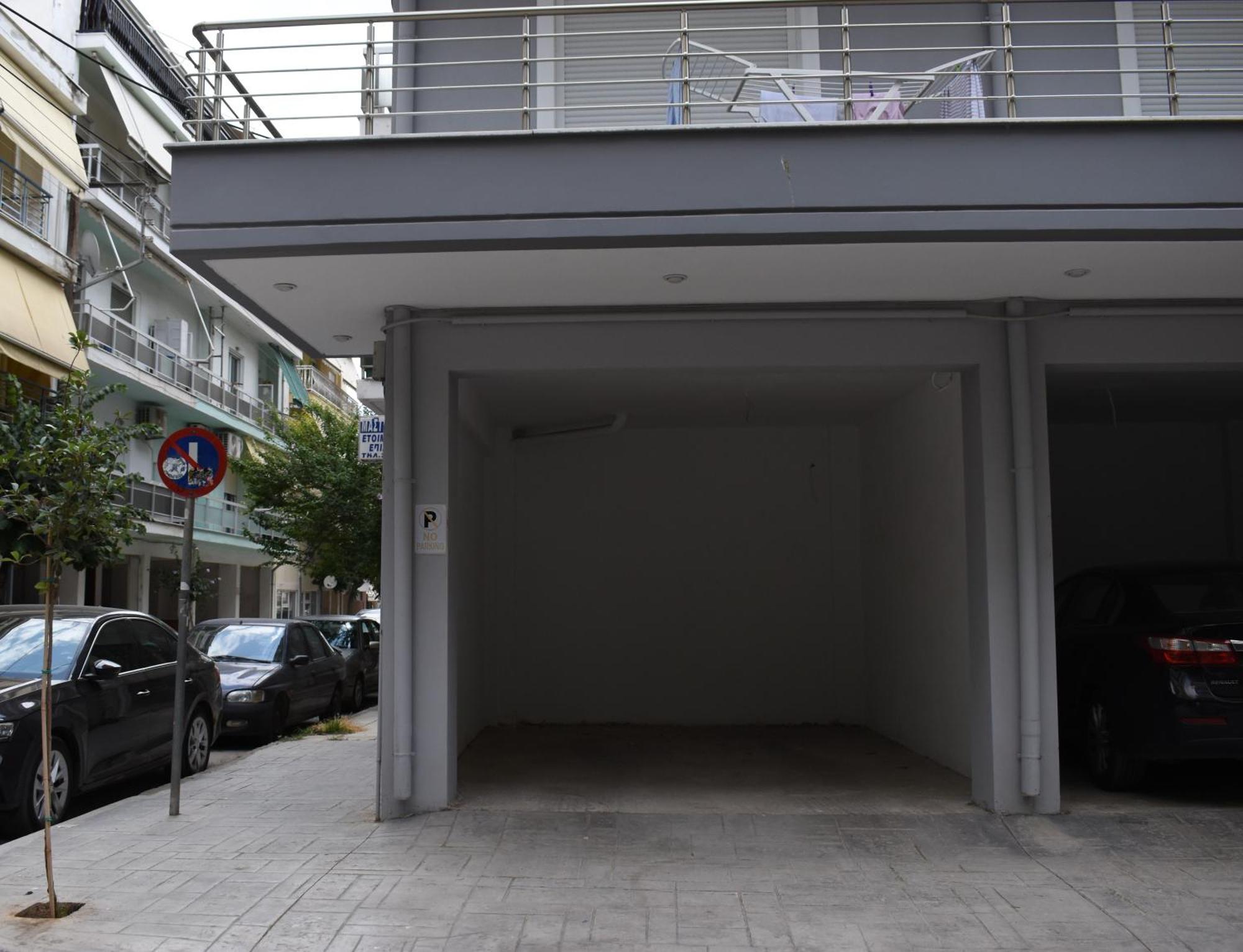 Enio Axd With Private Parking